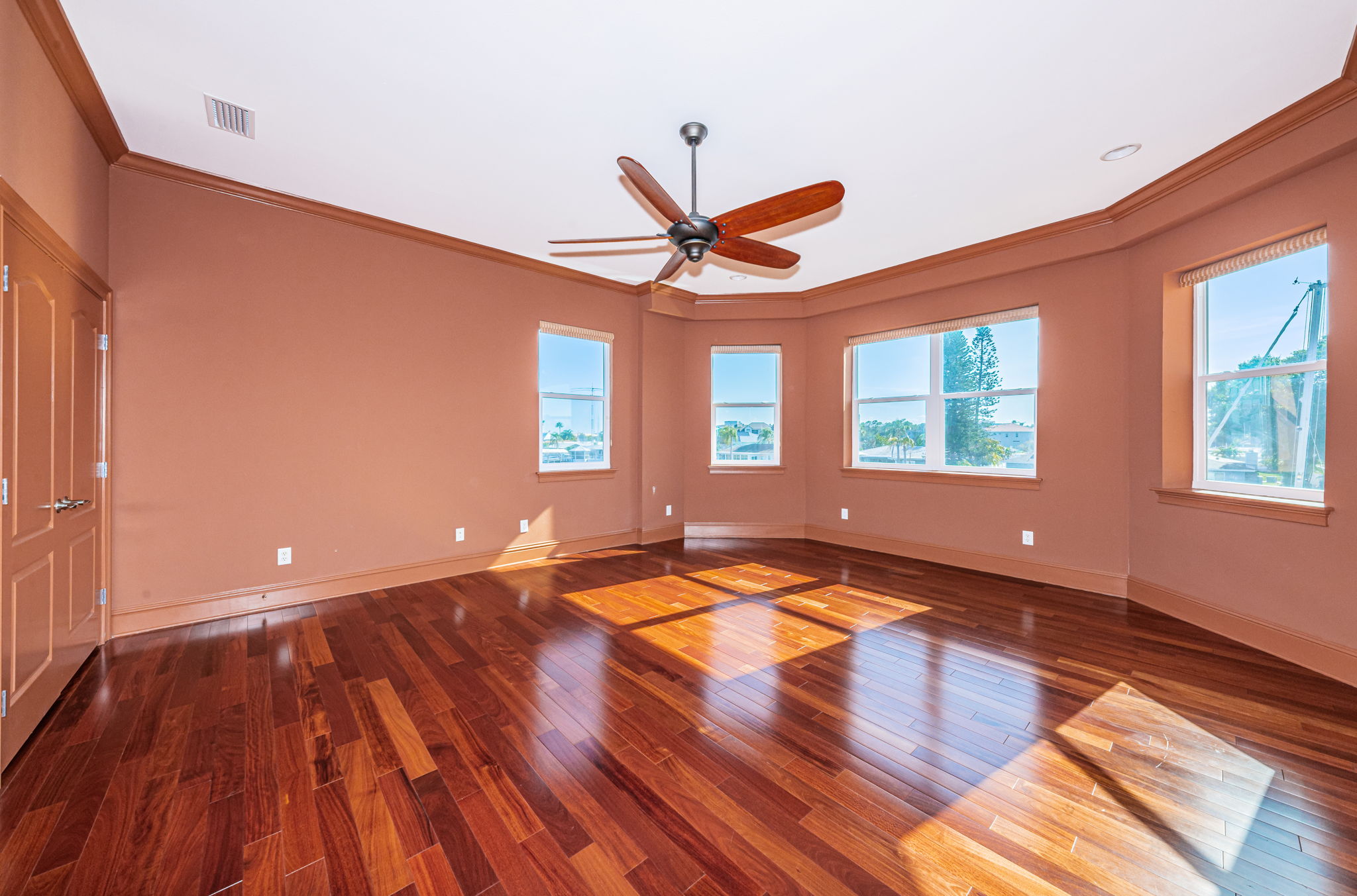 Upper Level Bedroom2a
