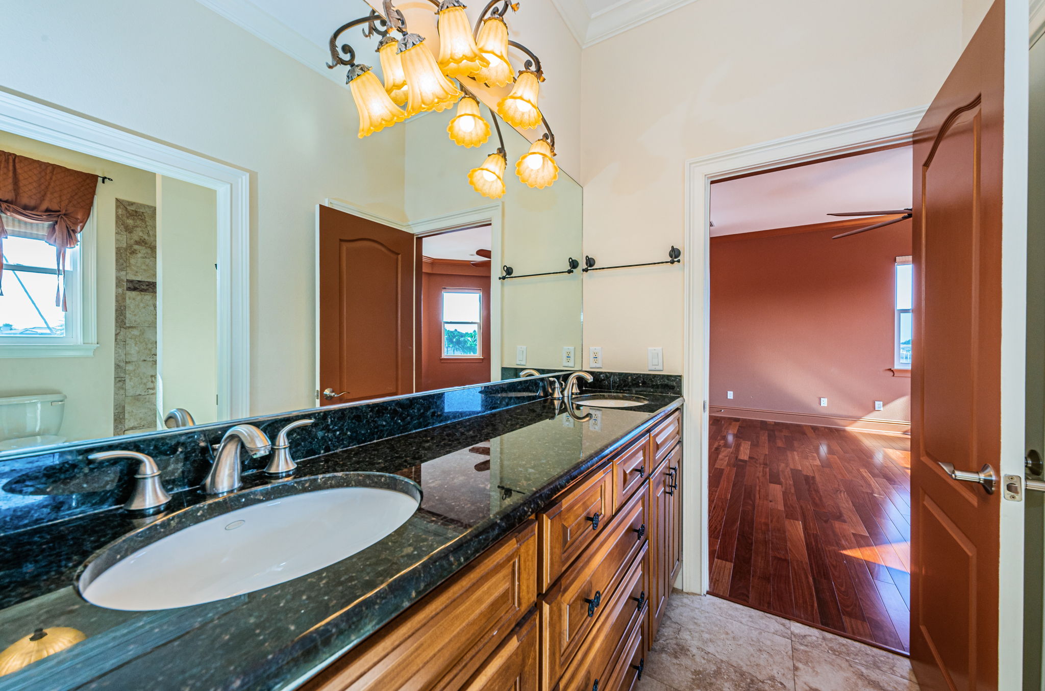 Upper Level Jack n Jill Bathroom1a