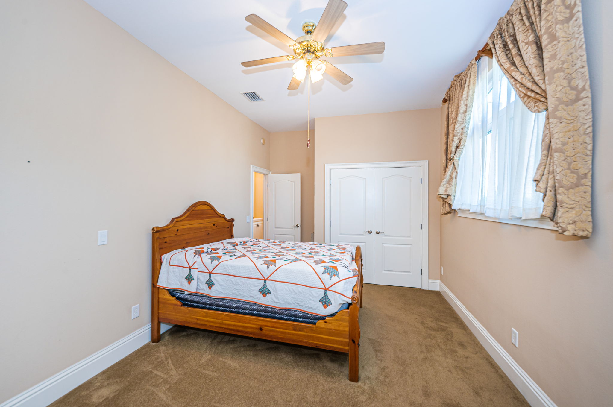 Upper Level Bedroom3-2