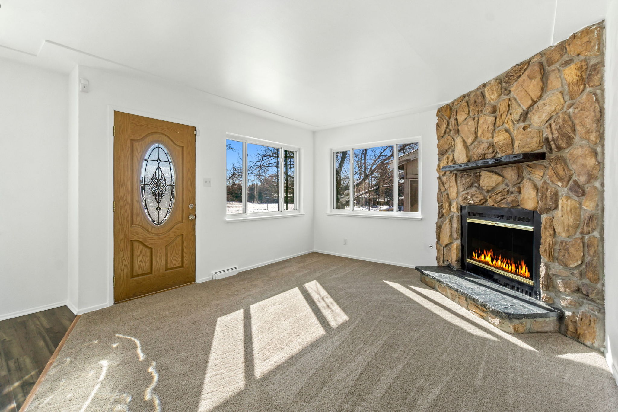 Living Room w/ Gas Fireplace