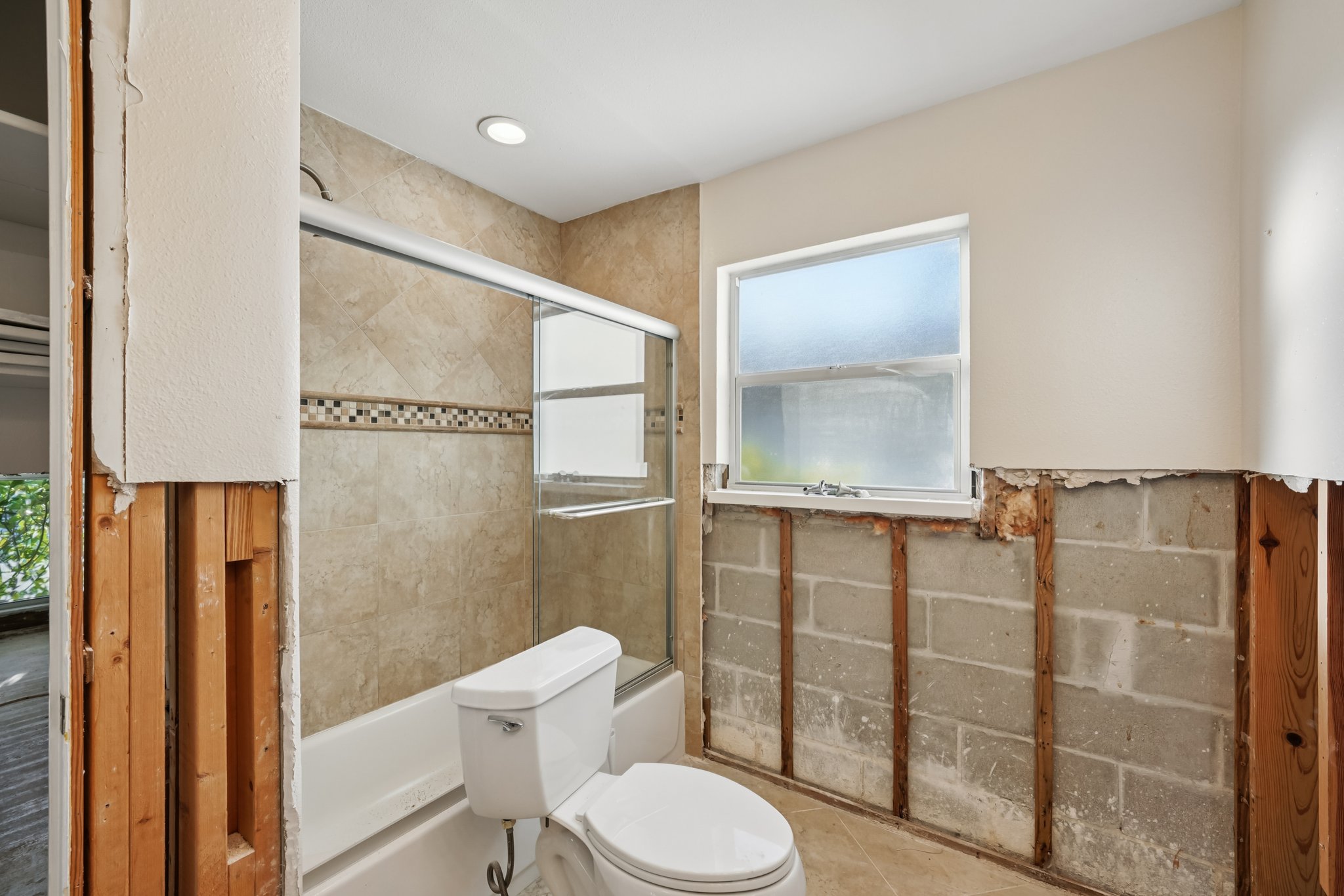 Shore Acres Blvd NE-S2310-034.jpg