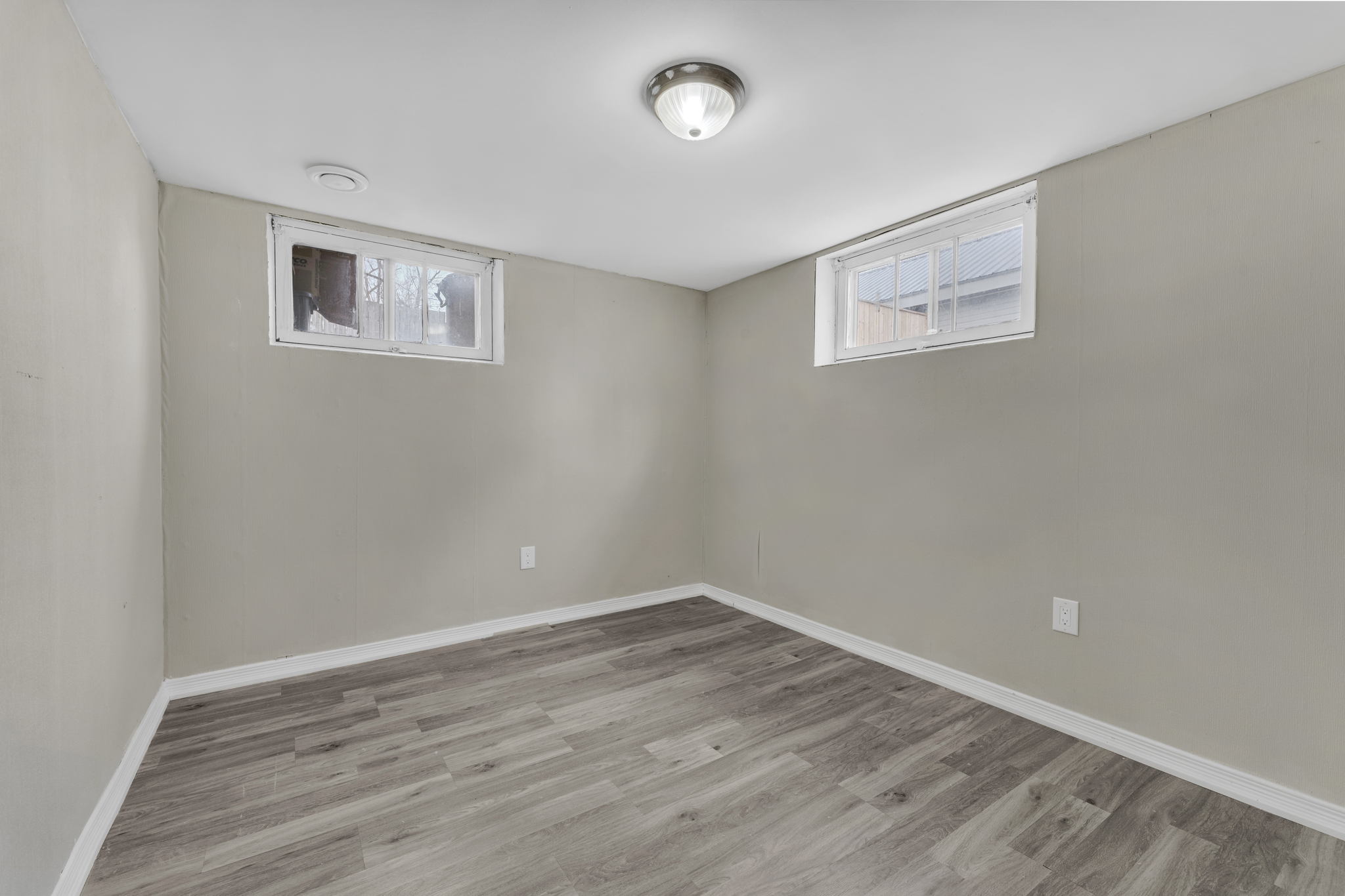 3959 Welland St, Niagara Falls, ON L2G 6J6, Canada Photo 40