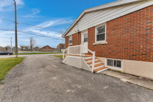 3959 Welland St, Niagara Falls, ON L2G 6J6, Canada Photo 4