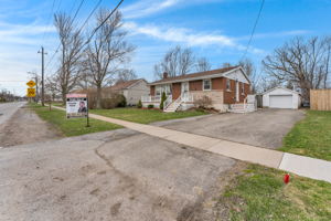 3959 Welland St, Niagara Falls, ON L2G 6J6, Canada Photo 2