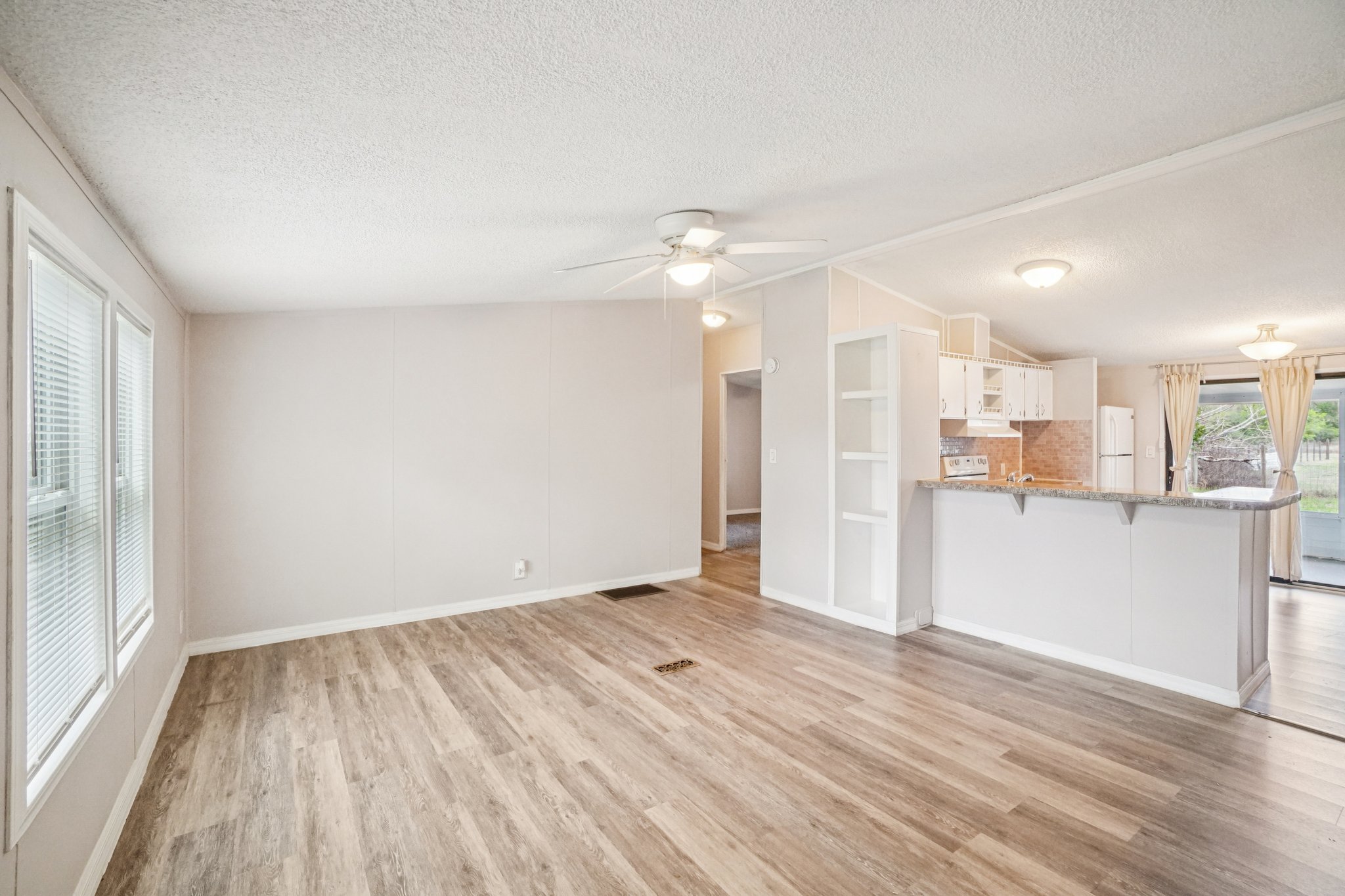 Korbus Rd-S0303-006.jpg