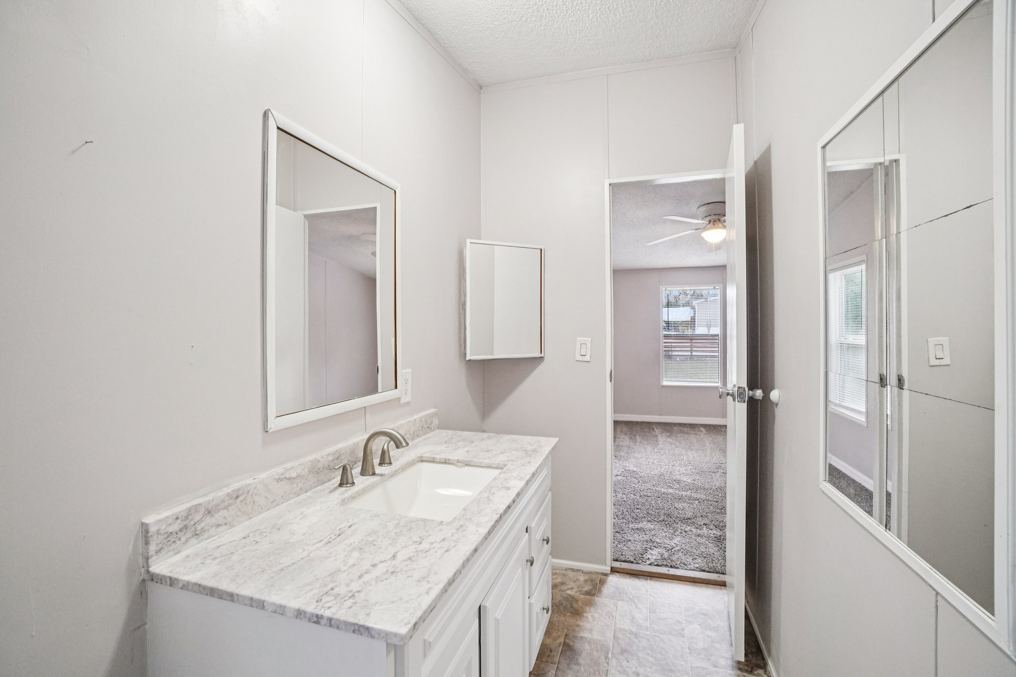 Korbus Rd-S0303-018.jpg