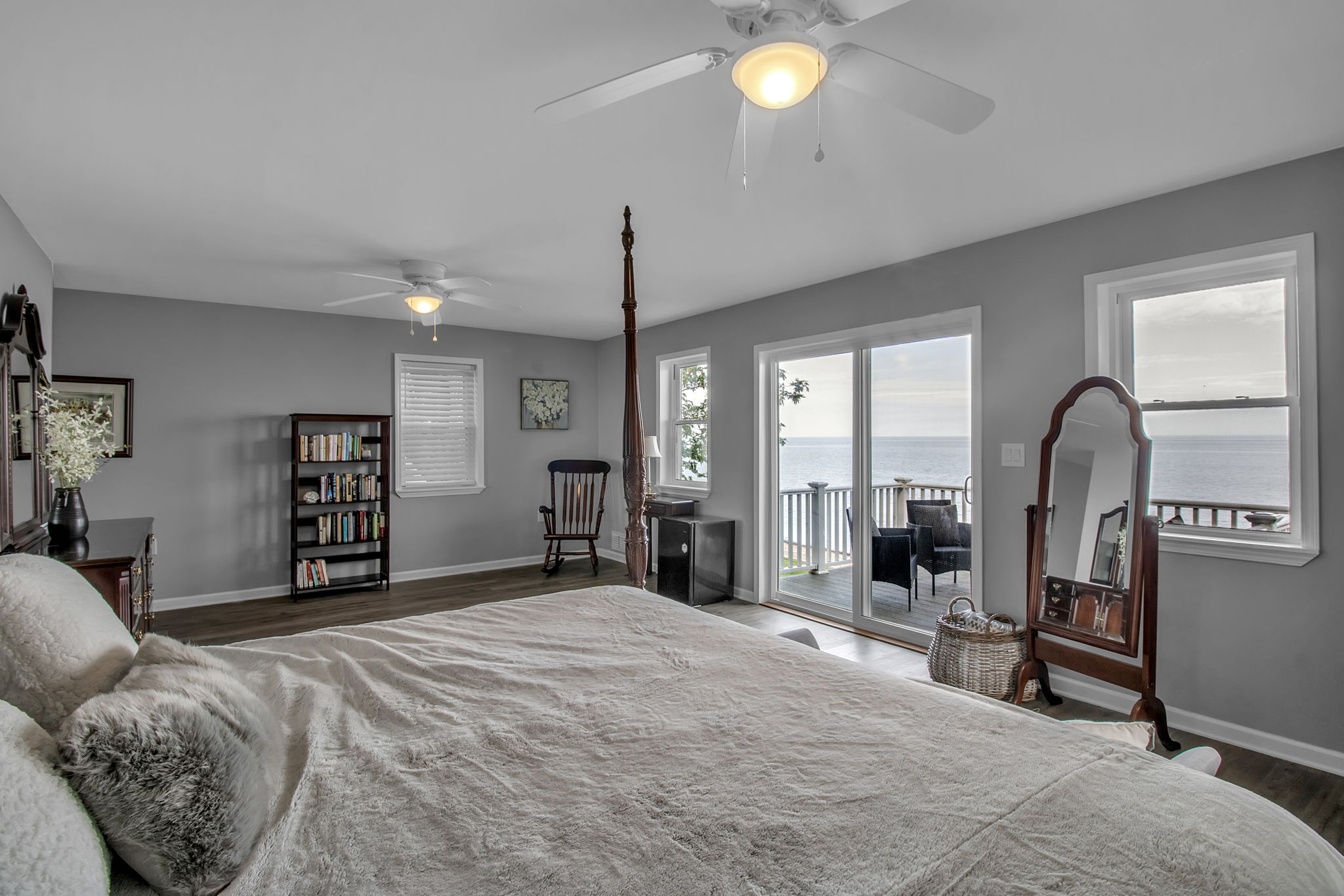 Massive primary w lake views & balcony