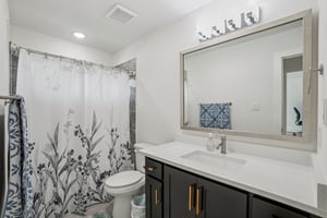 Medio Creek Dr-1206-043.jpg