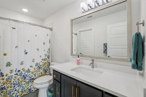 Medio Creek Dr-1206-050.jpg