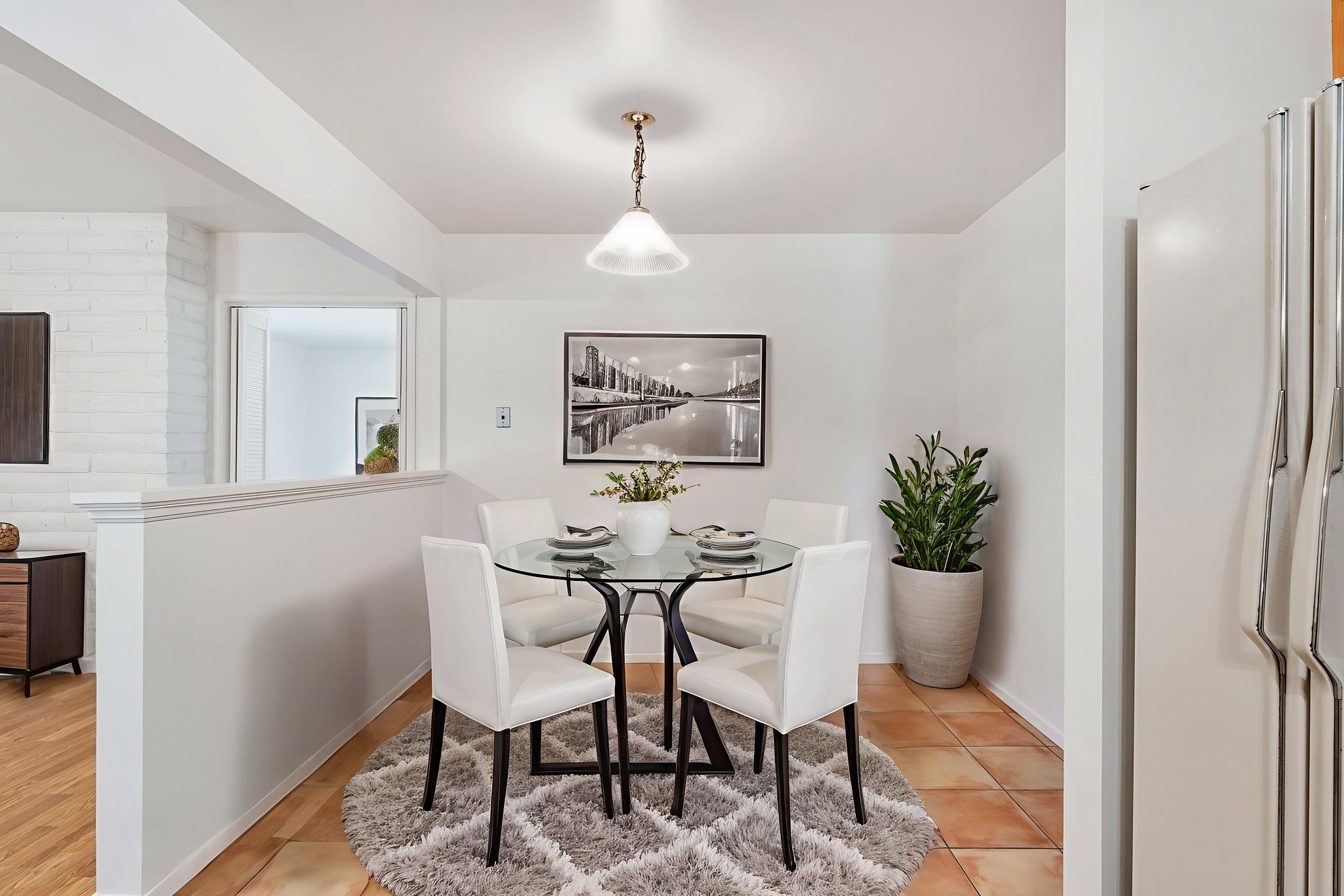 DSC07870_1_2_4 virtually staged.jpeg