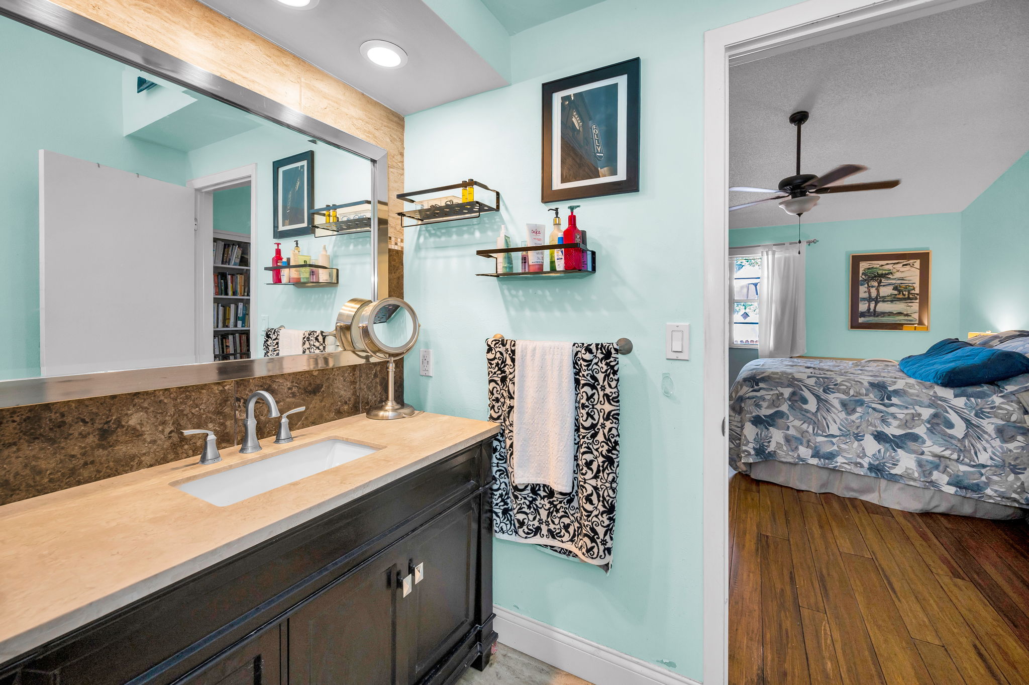 Primary Bathroom1c