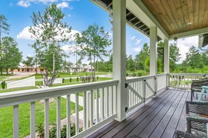 Front Porch/Entrance