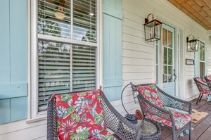 Front Porch/Entrance