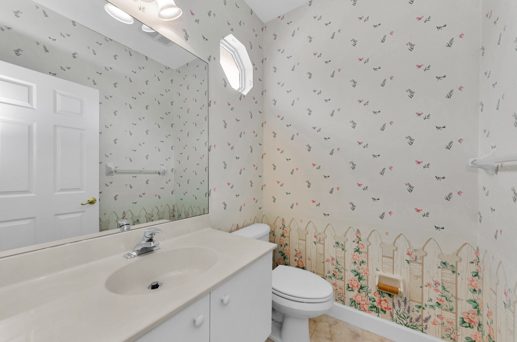 Upper Level Bathroom 5a