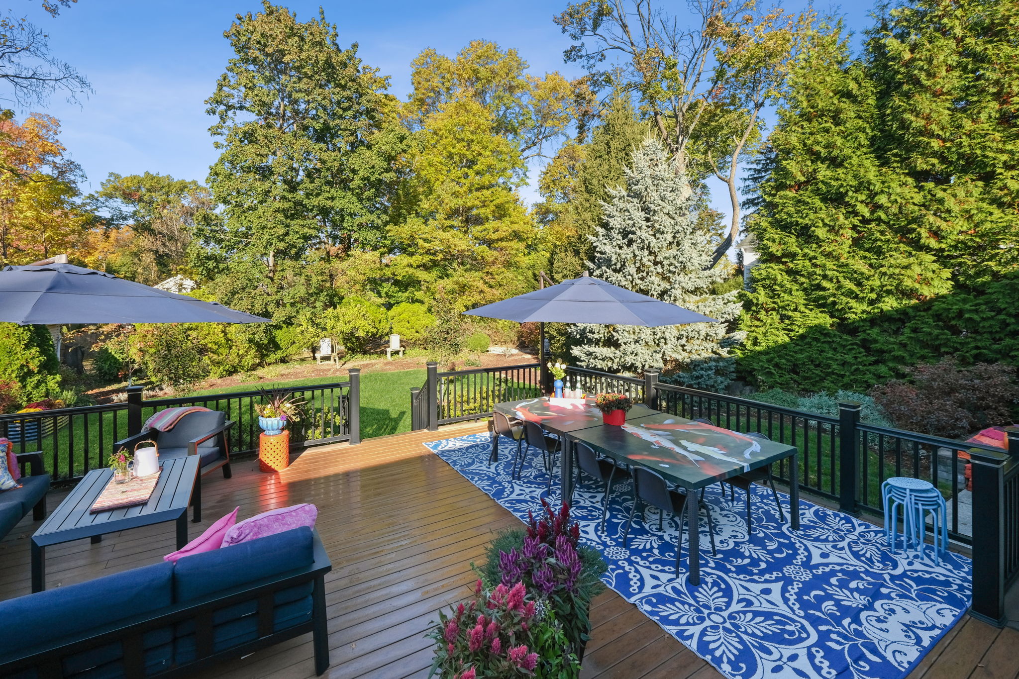 Step through the sliding dining area door to a quiet, private world. An expansive deck and a perennial packed garden framed by mature evergreens.