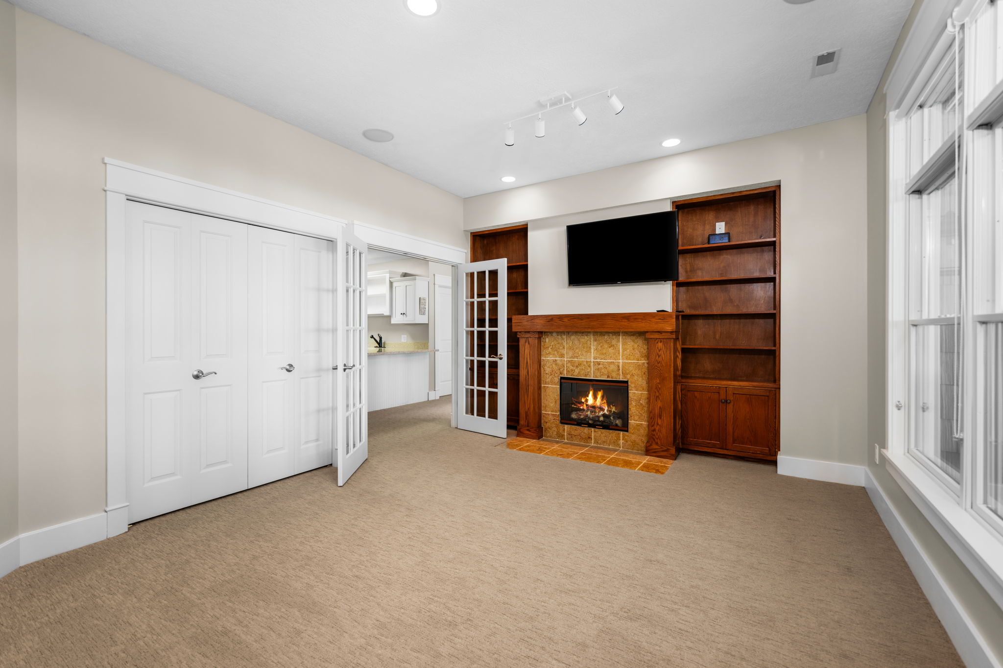 Lower Level Office/Guest Room