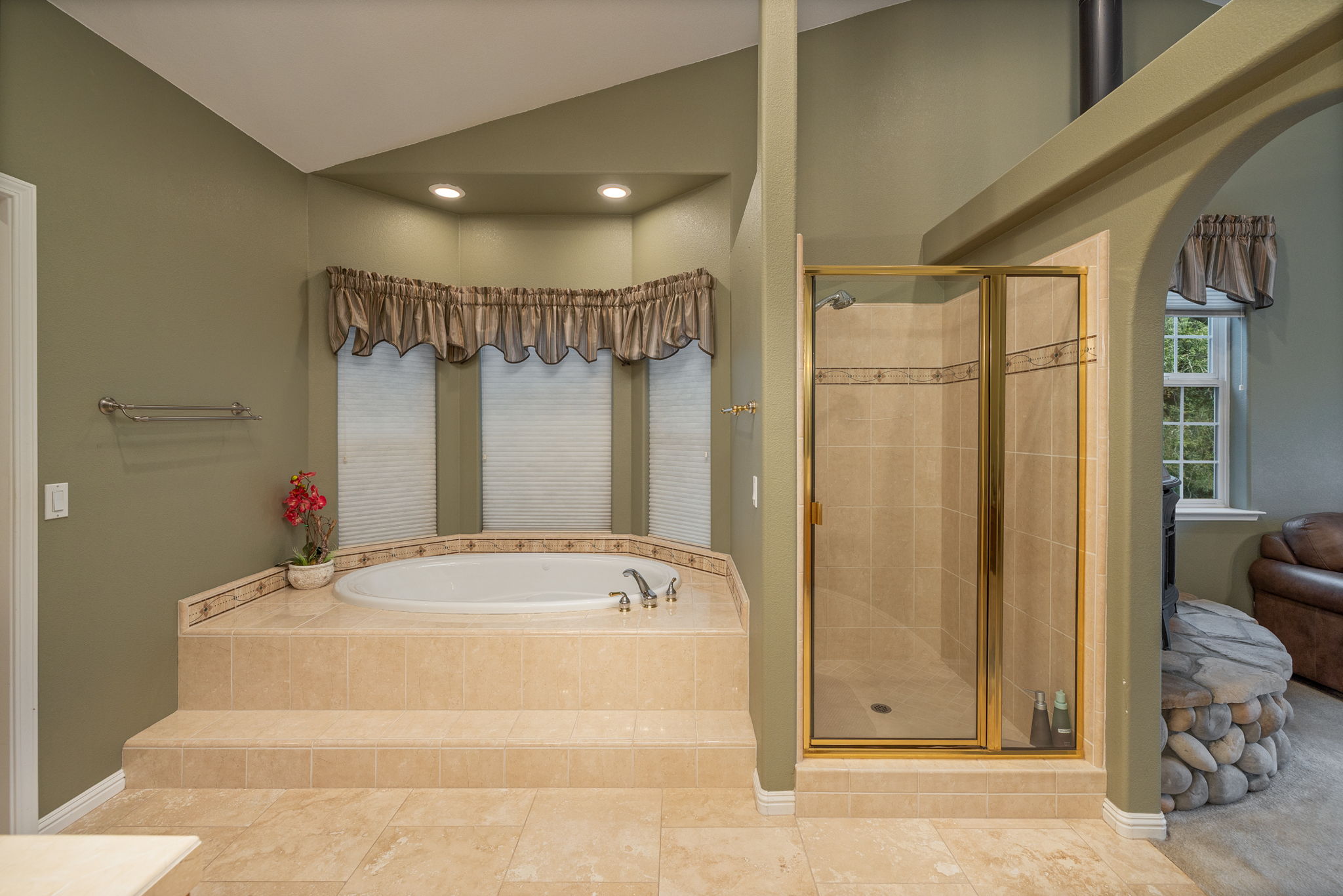 Upstairs Primary Bath