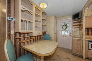 Kitchen Eat-In 1