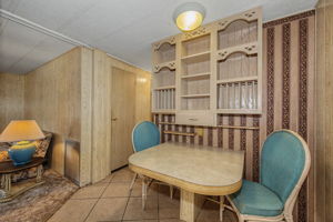Kitchen Eat-In 2