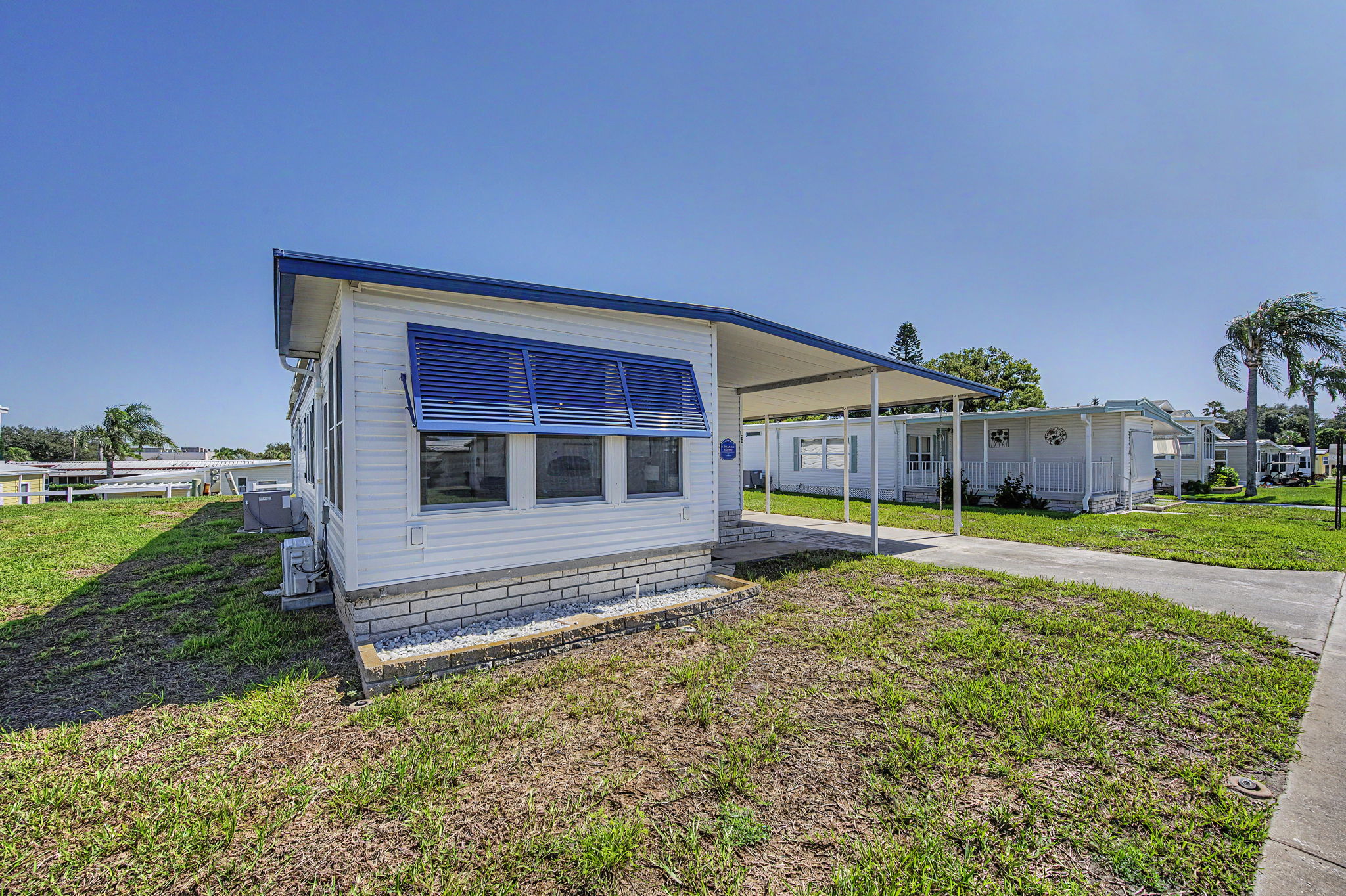 Front Exterior 2-e