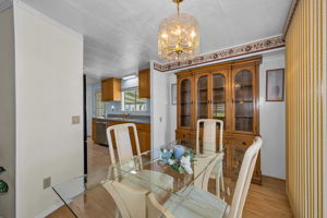 Kitchen Eat-In 1
