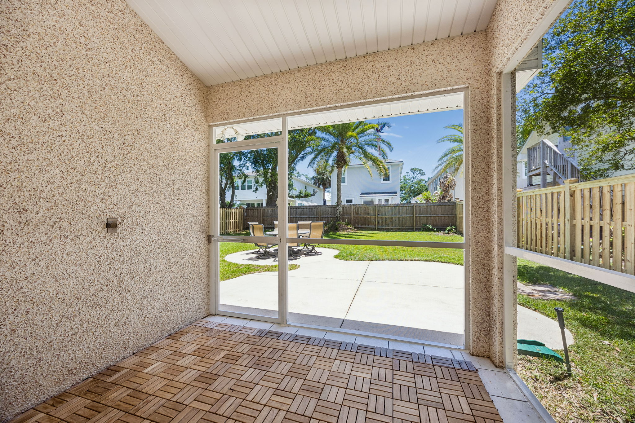 Screened-in Porch