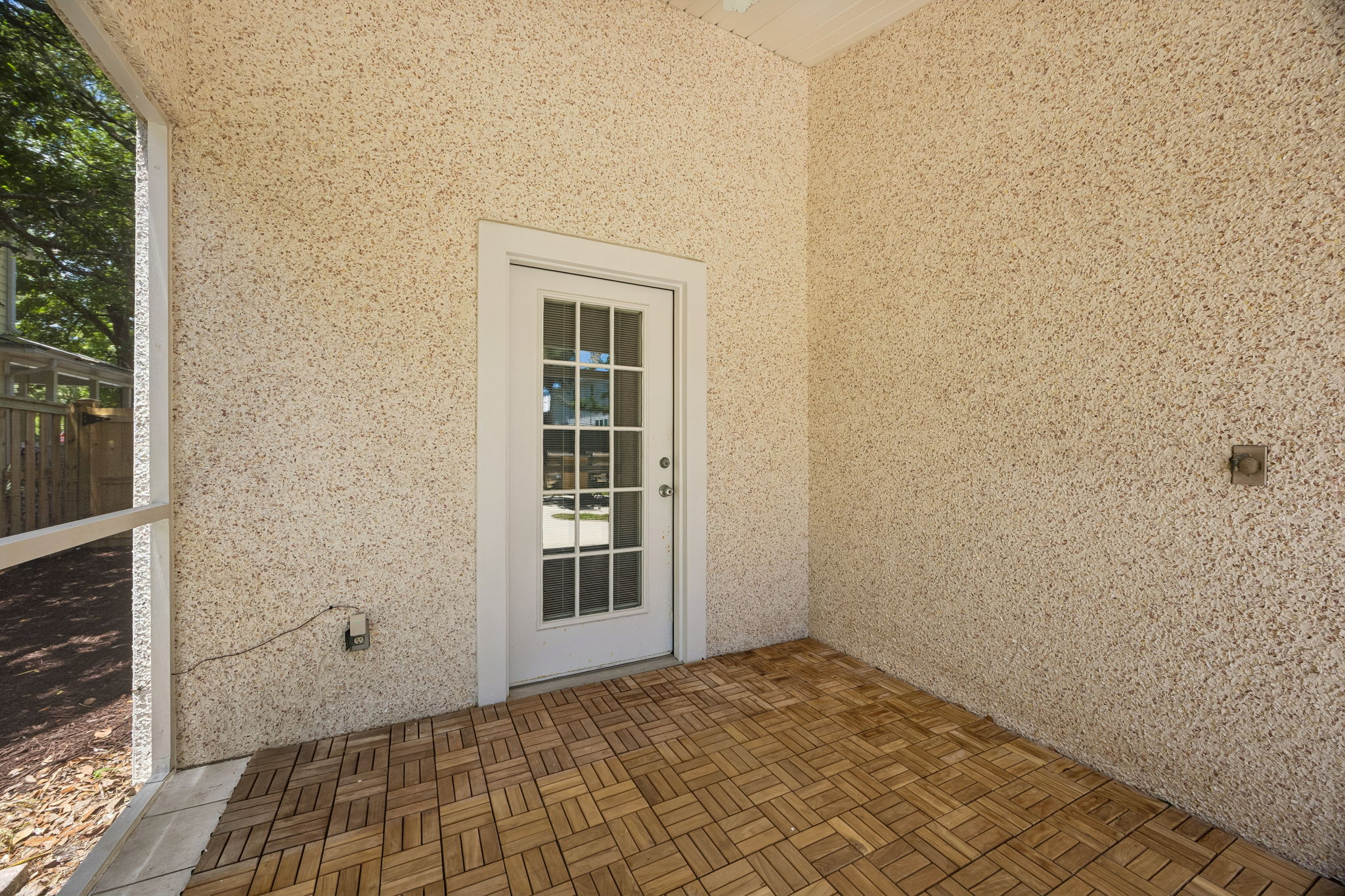 Screened-in Porch