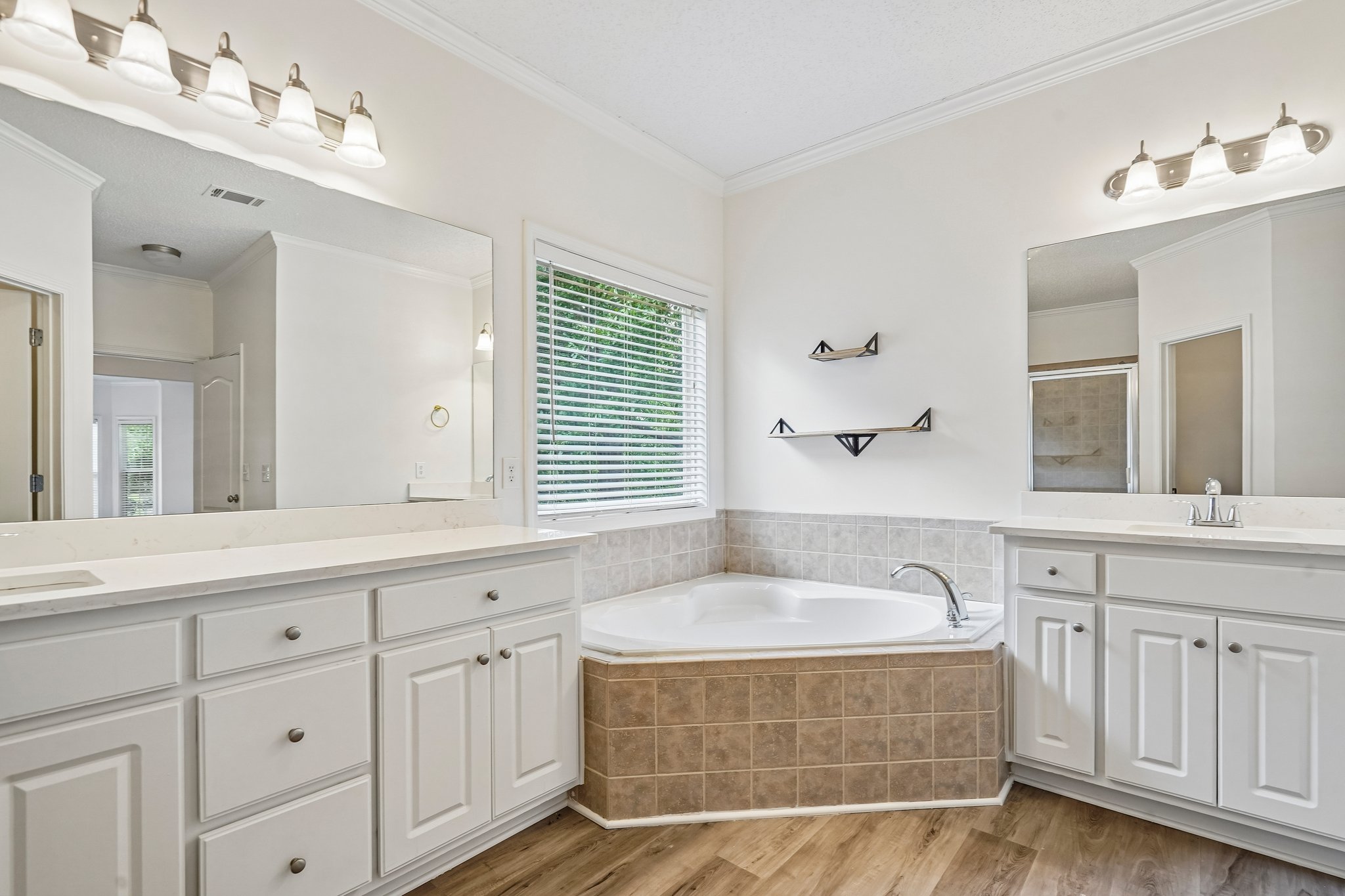 Laurel Oaks Ln-S1609-024.jpg