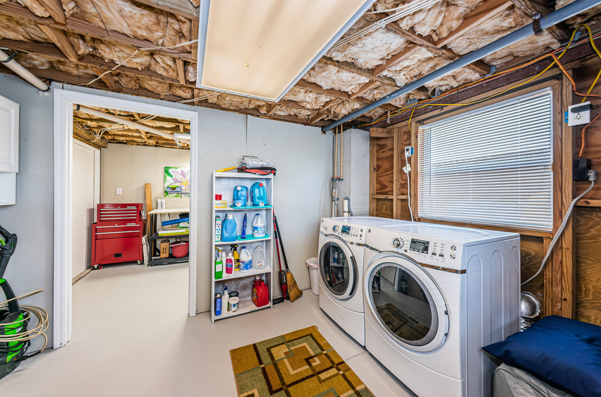 Laundry Room1b