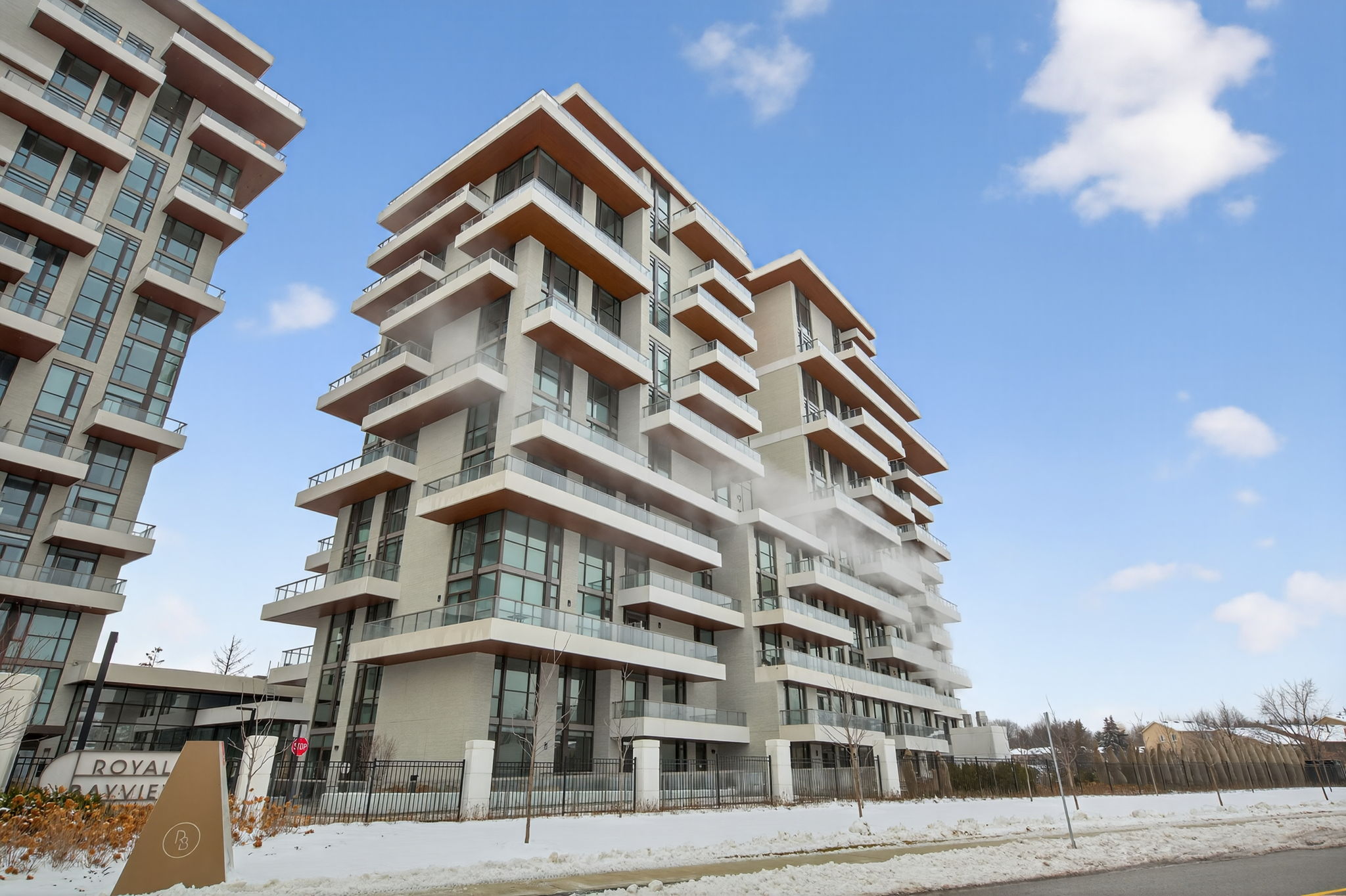 399 Royal Orchard Blvd LPH22 Markham, ON L3T 0H4