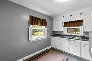 10. Kitchen.JPG