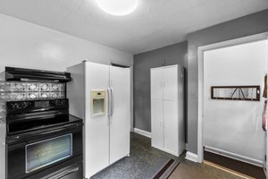 07. Kitchen.JPG