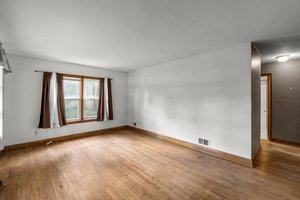 18. Main bedroom.JPG