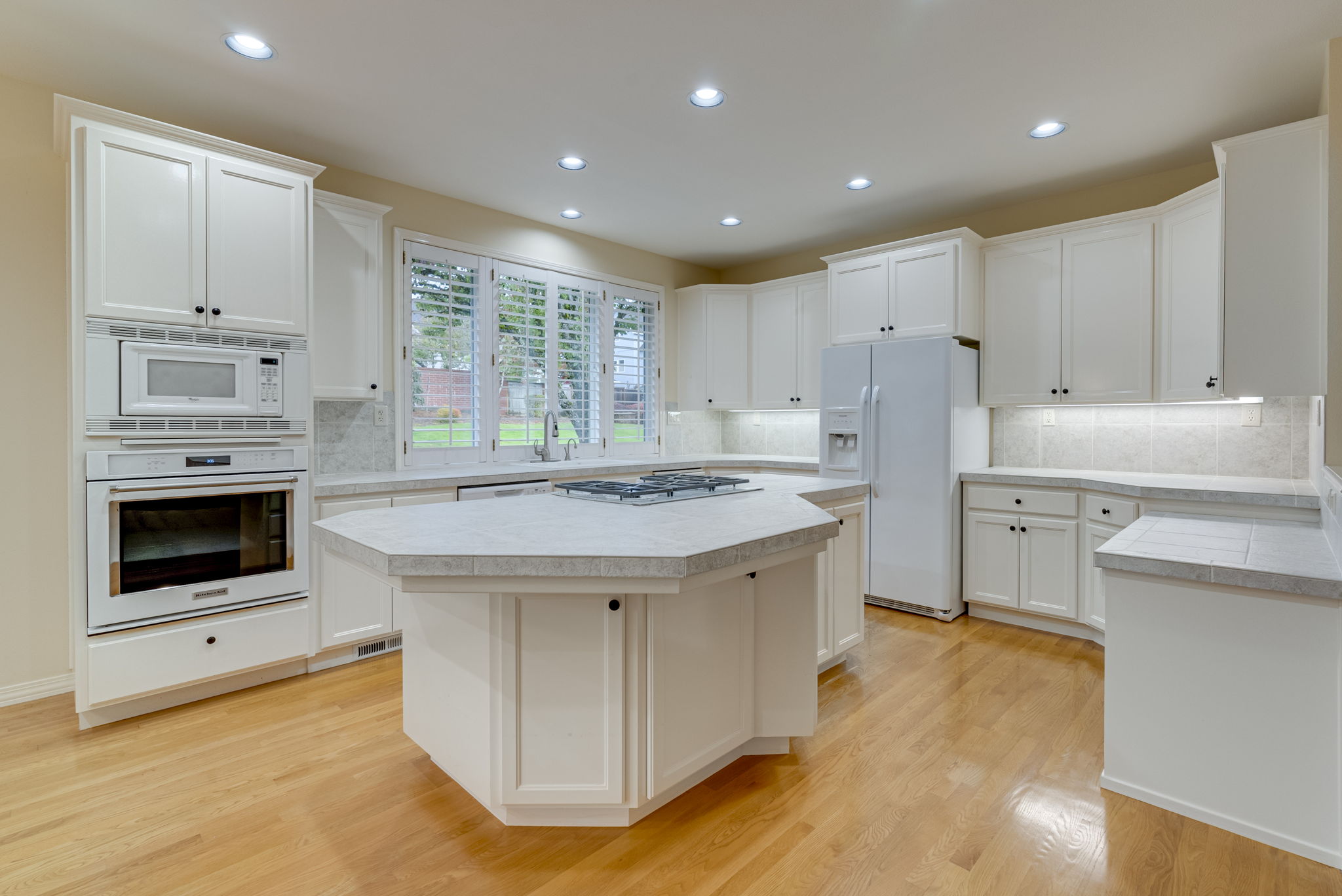 Kitchen/Breakfast Bar