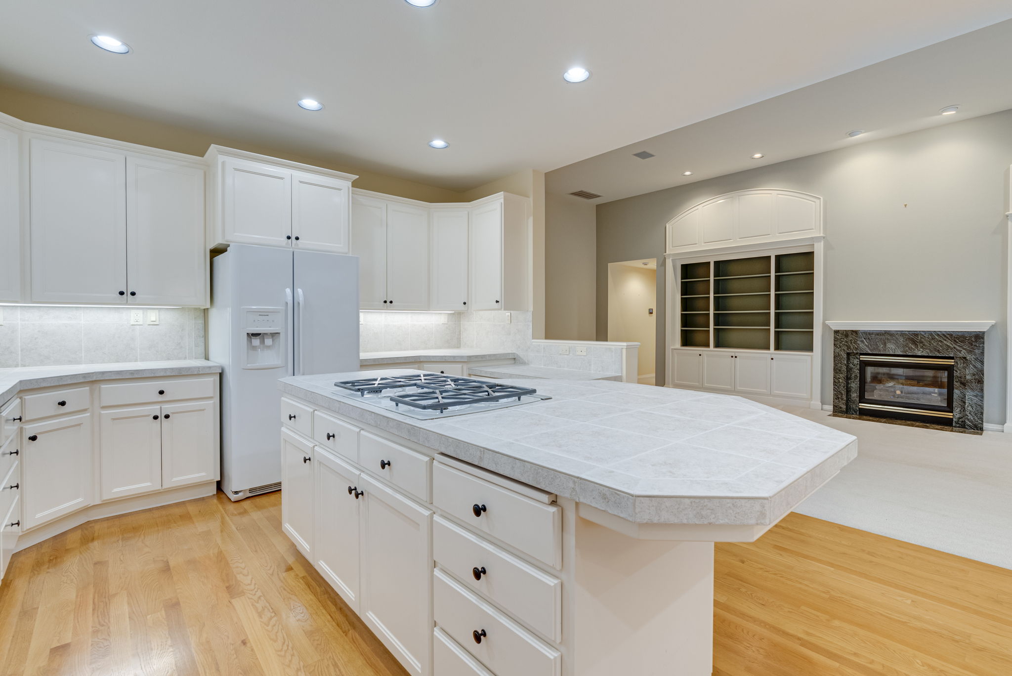 Kitchen Cook Island & Breakfast Bar