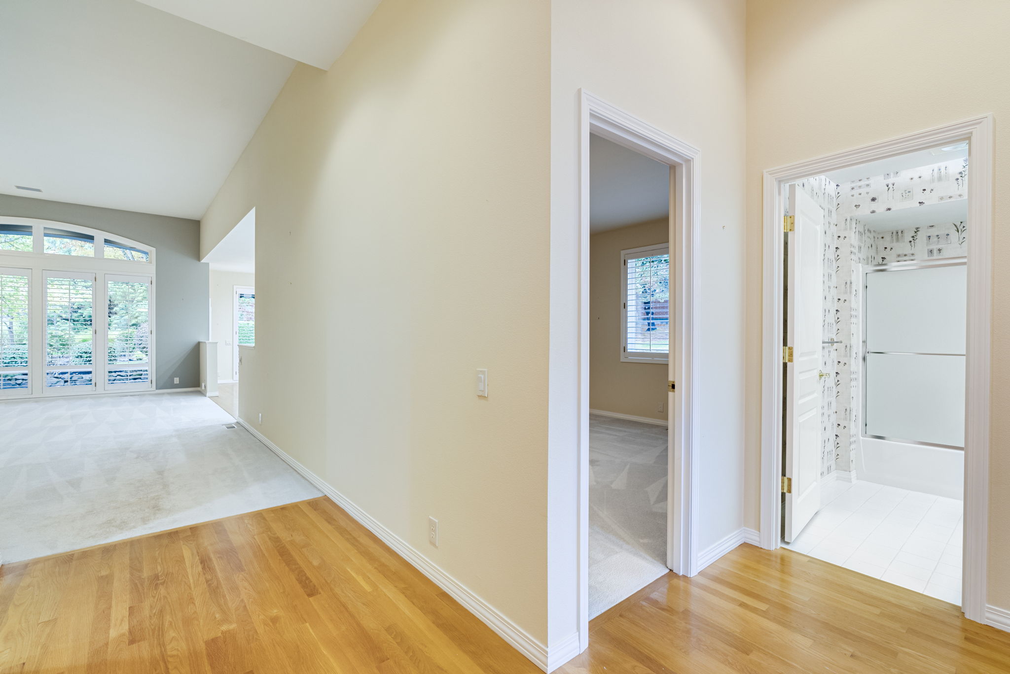 Foyer/Bedroom 2/Main Bathroom