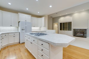 Kitchen Cook Island & Breakfast Bar