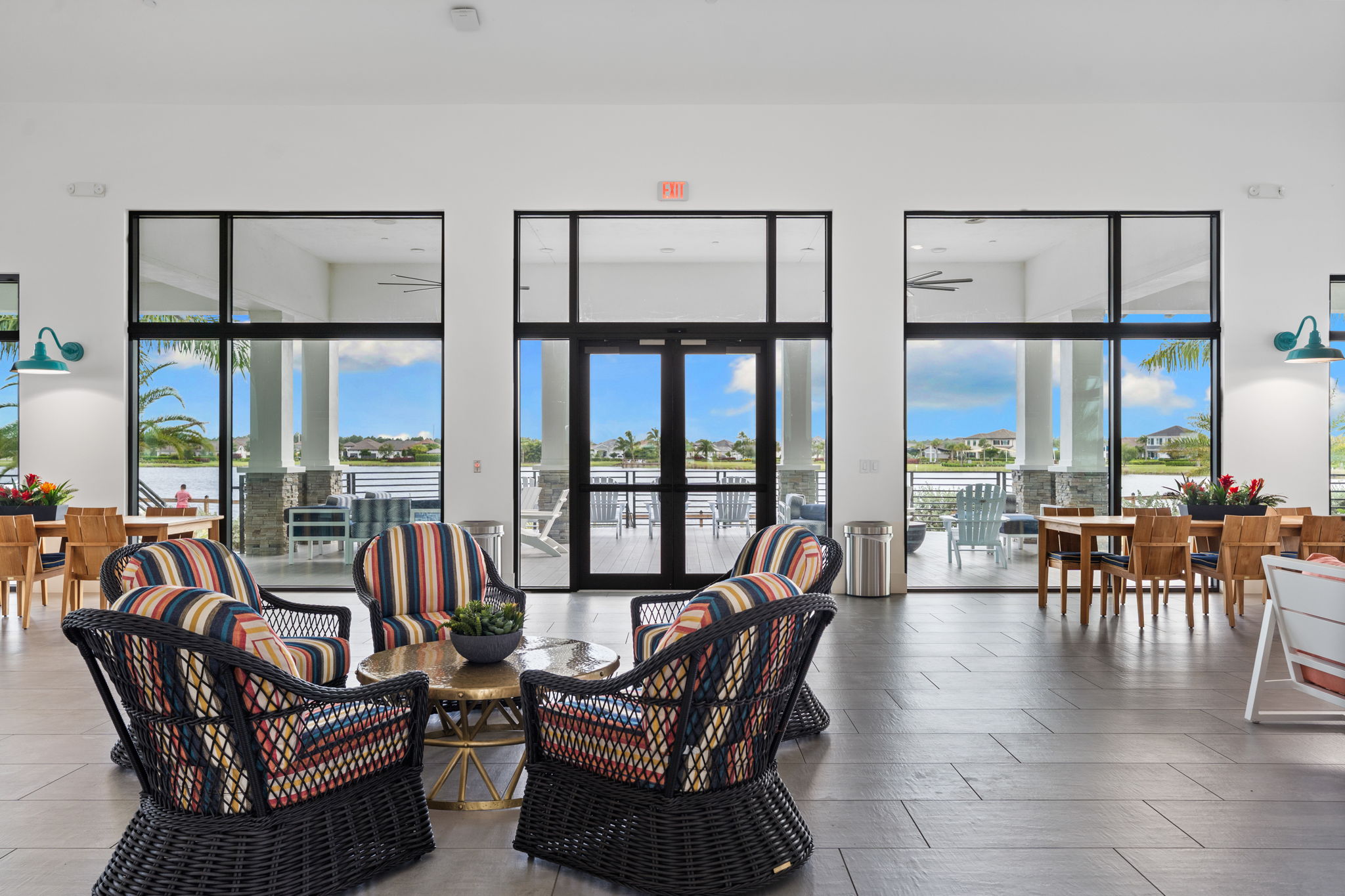Lakehouse lounge