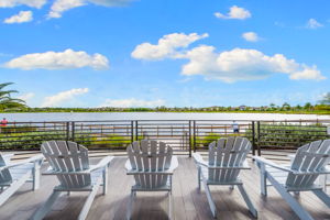 Relax and unwind lakeside