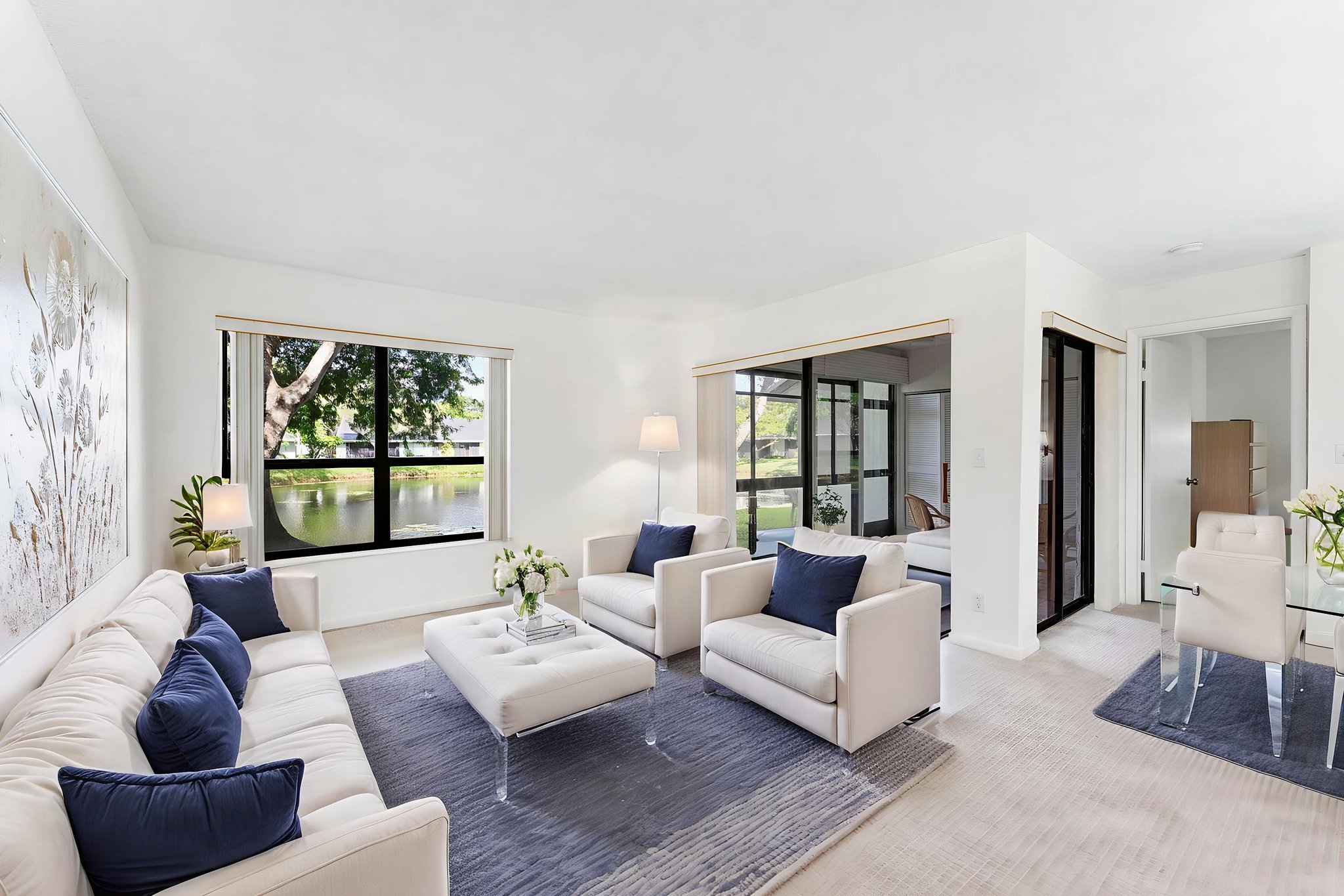 DSC03452 virtually staged.jpeg