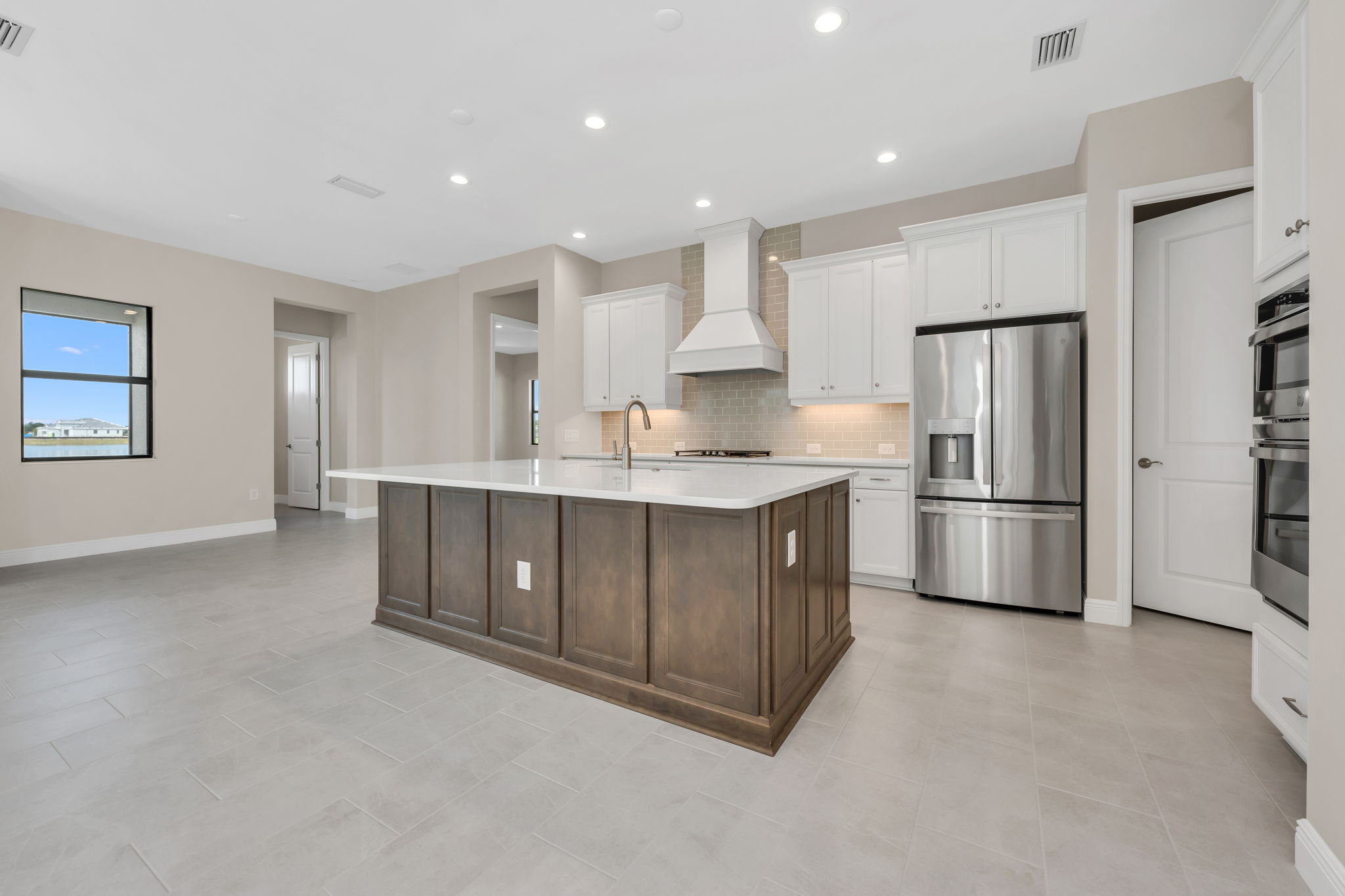 Breakfast Bar - Kitchen