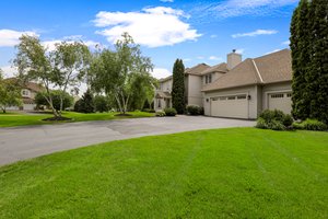 3995 Black Oaks Ln N, Plymouth, MN 55446, USA Photo 45