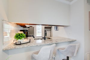 7 Kitchen C Bar