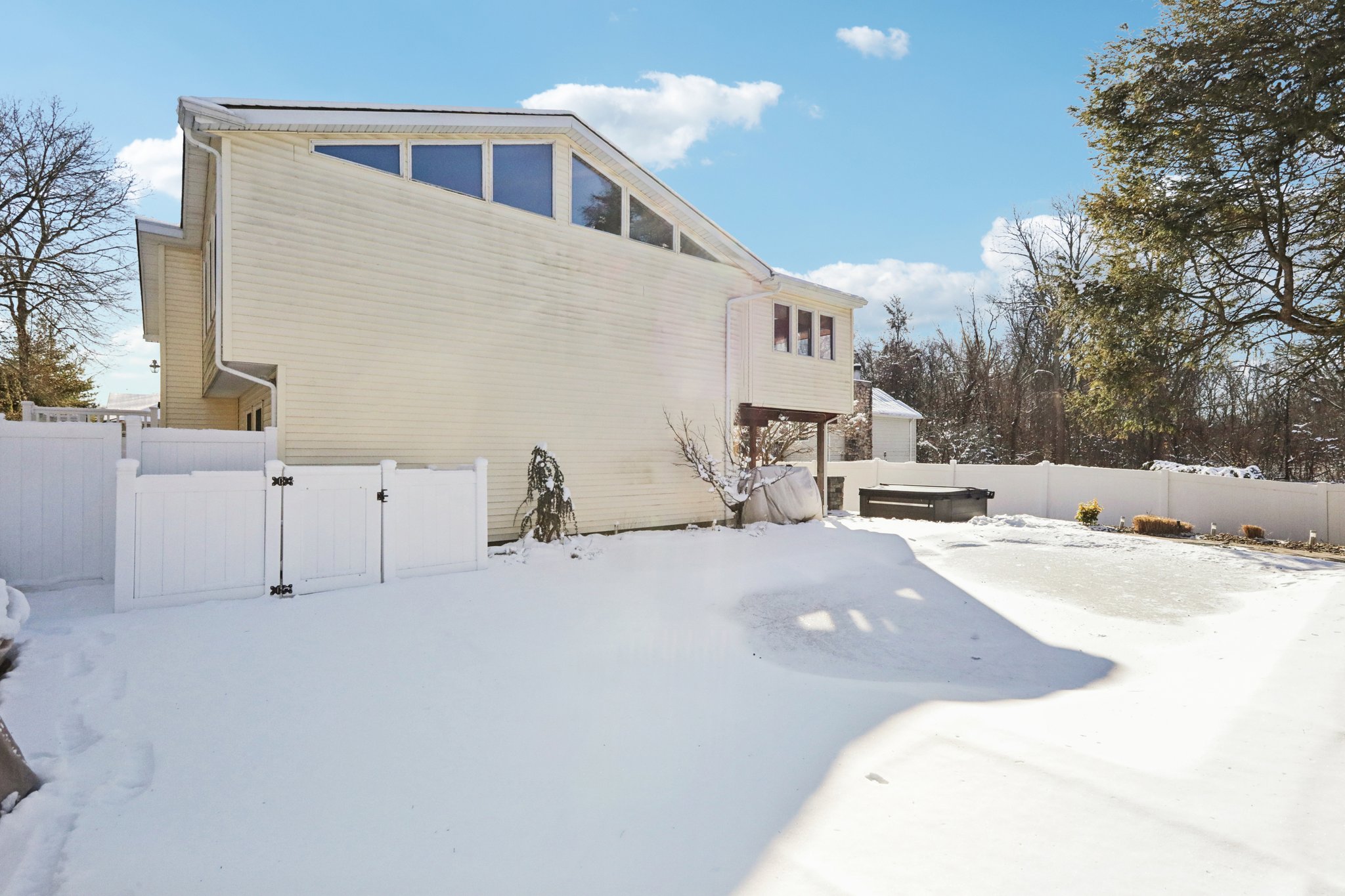 Austin Way-S2101-1-007.jpg