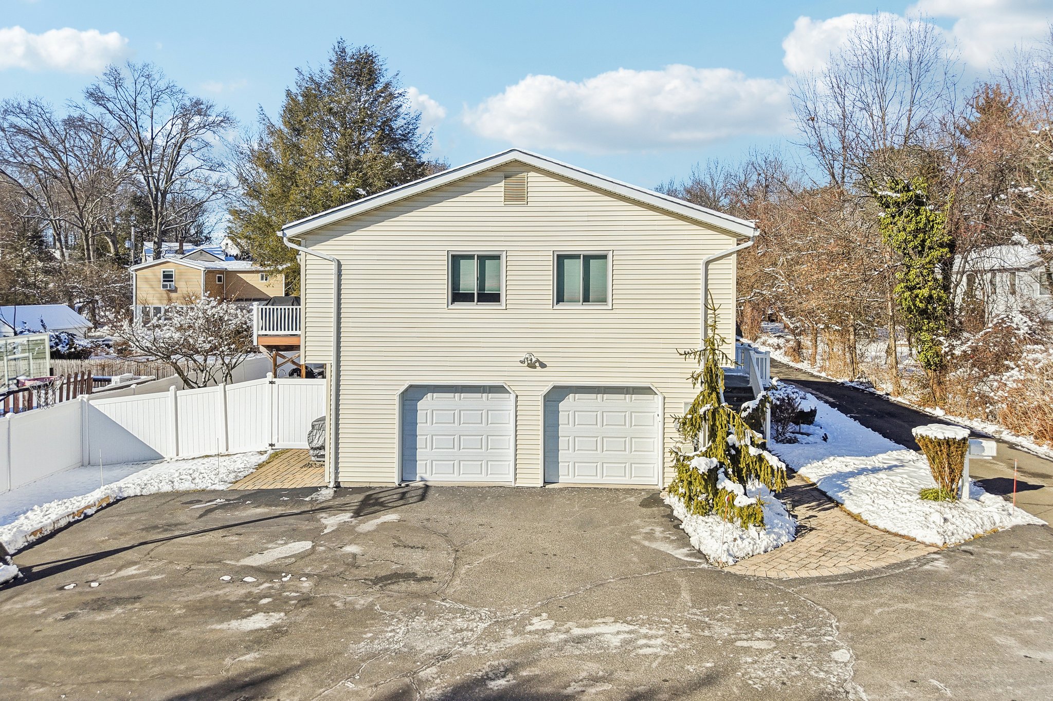 Austin Way-S2101-1-019.jpg