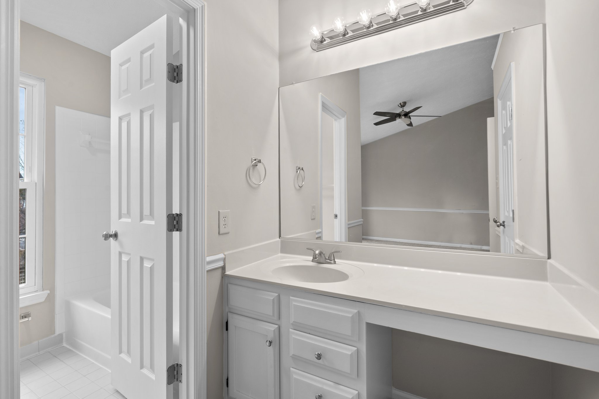 26. Beacon Hill Way.jpg