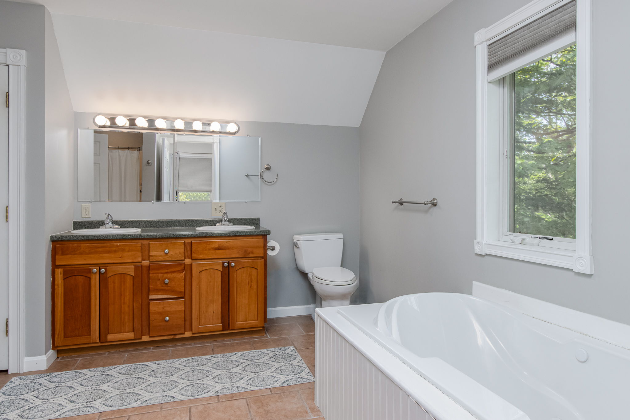 BedroomPrimaryBath-2