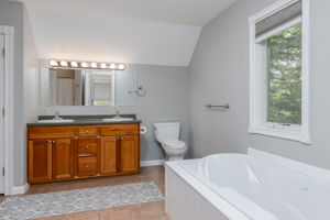 BedroomPrimaryBath-2