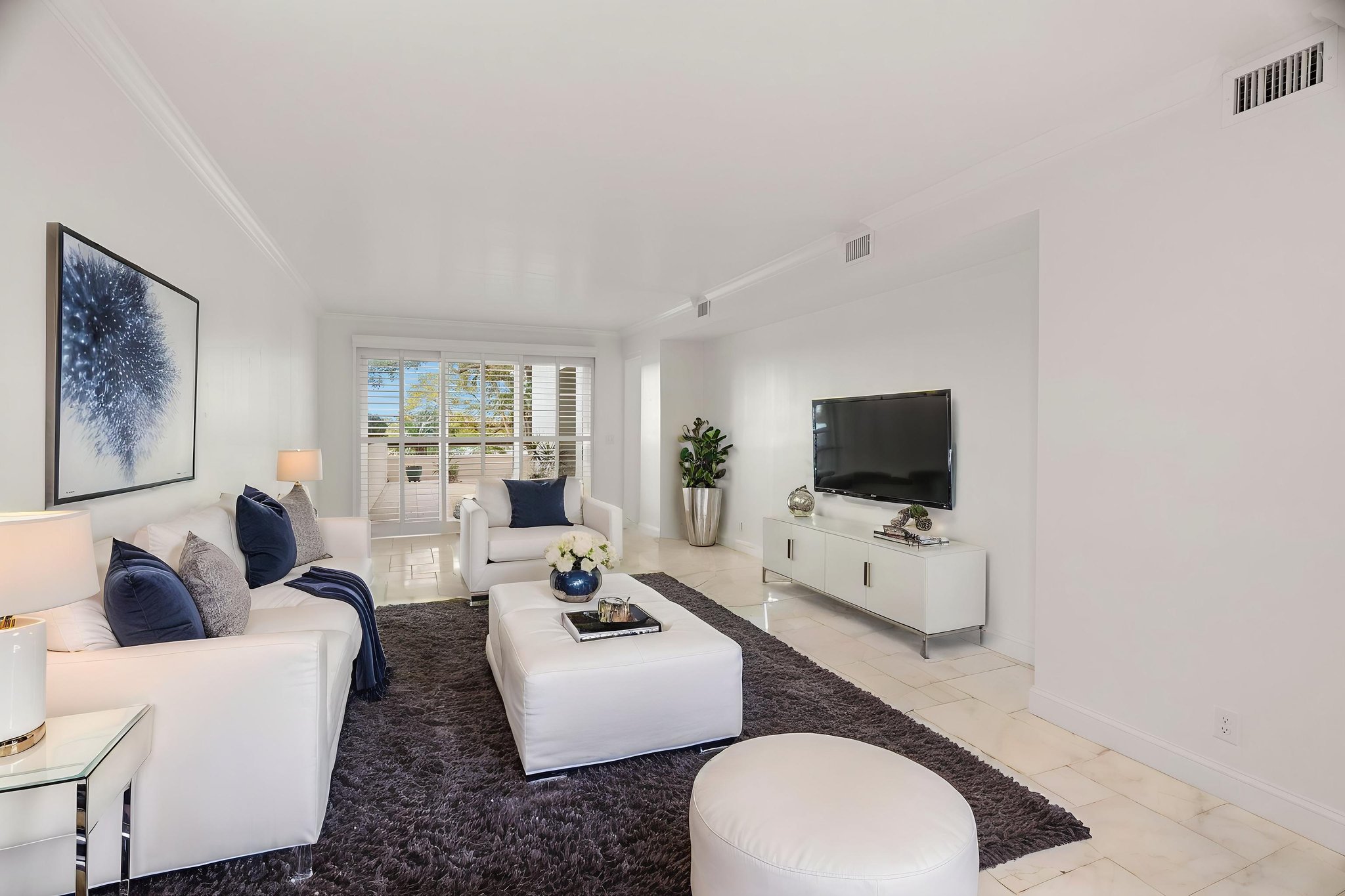 DSC05742 virtually staged.jpeg