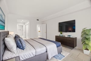 DSC05652 virtually staged.jpeg